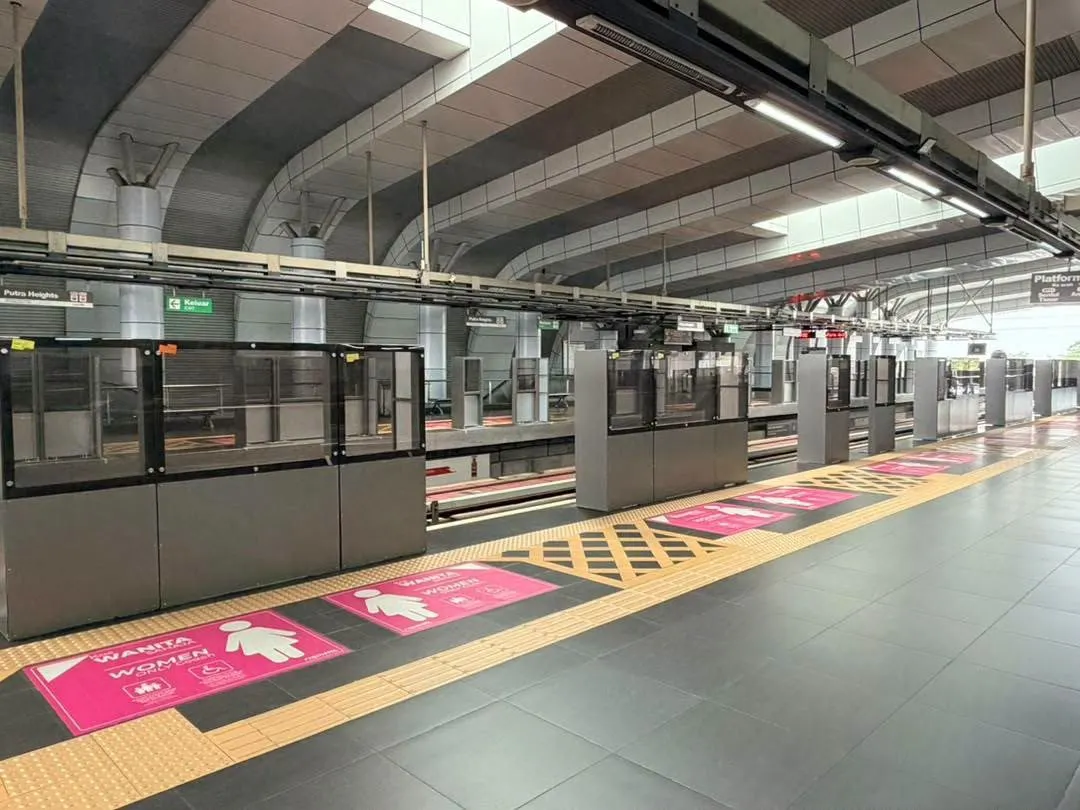 Platform safety barriers installed along Kelana Jaya, Ampang/Sri Petaling LRT lines