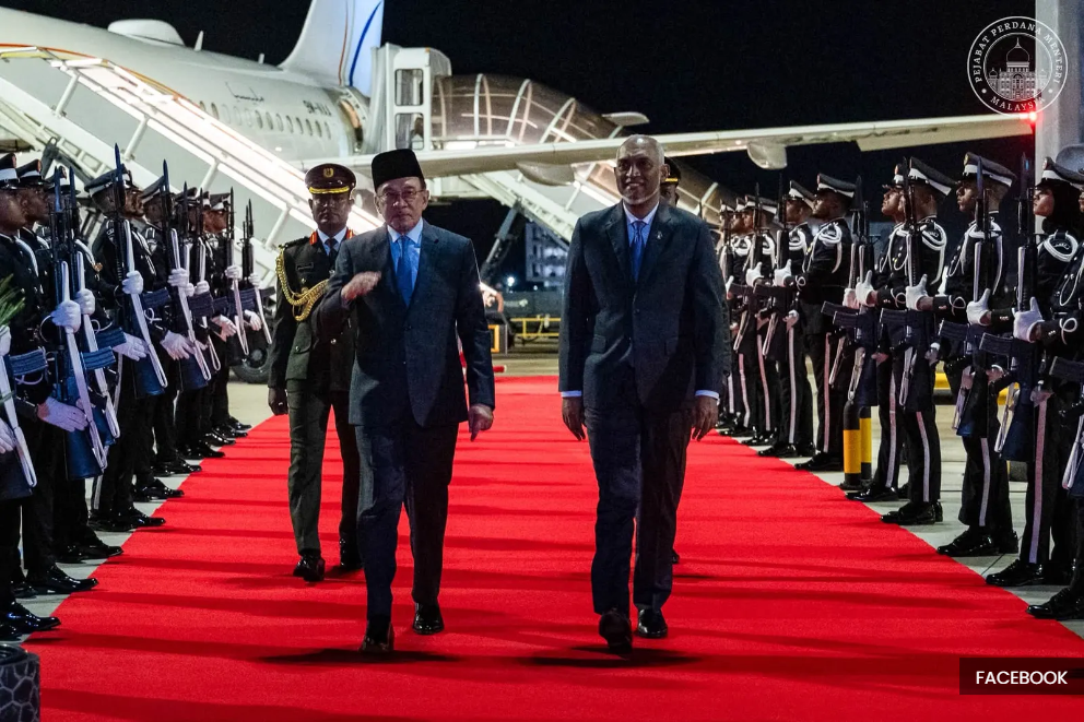 安华抵马尔代夫官访两天 将与穆伊兹举行四眼会谈