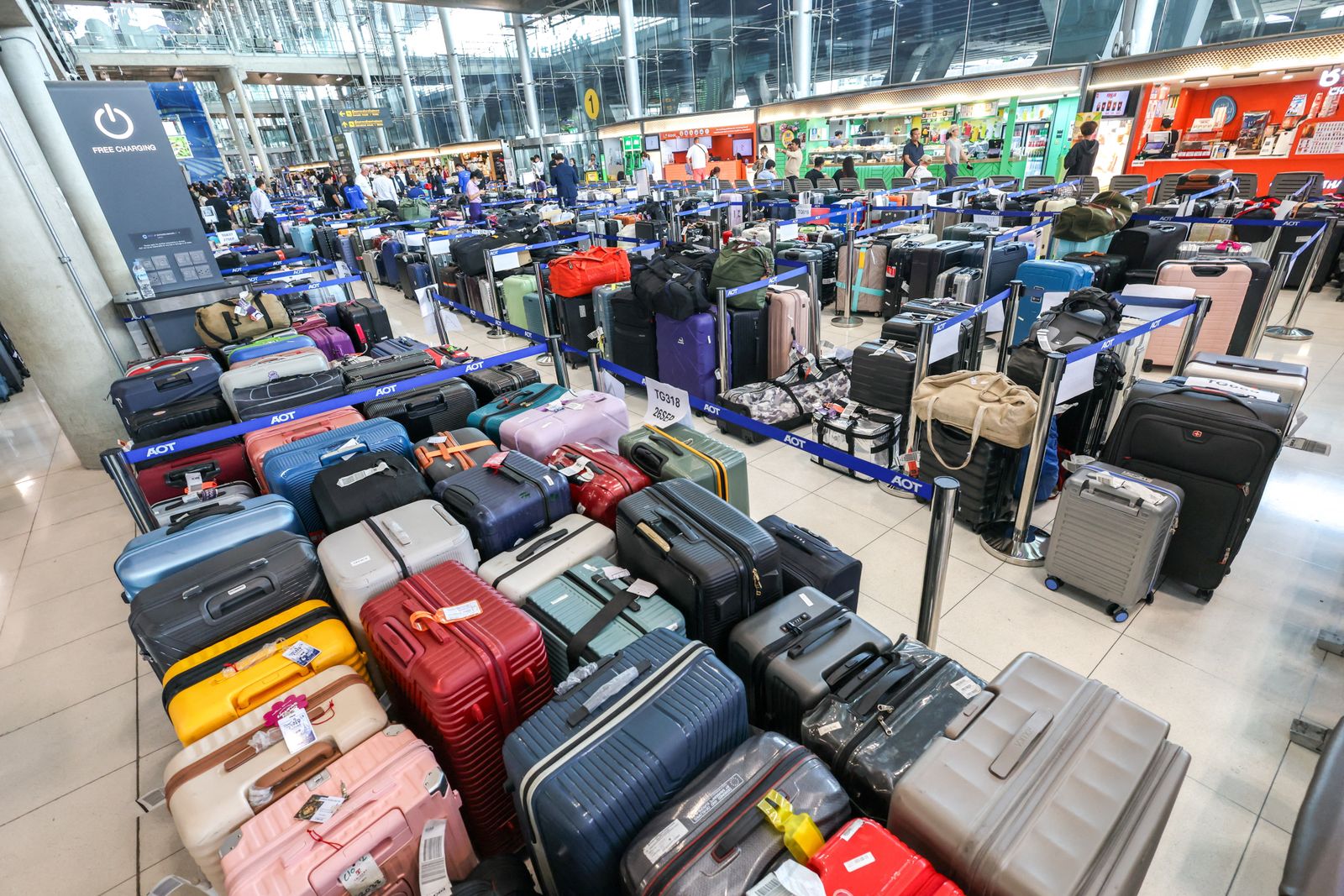 Thai Airways cuts flights, battles baggage chaos as Bangkok floods ease
