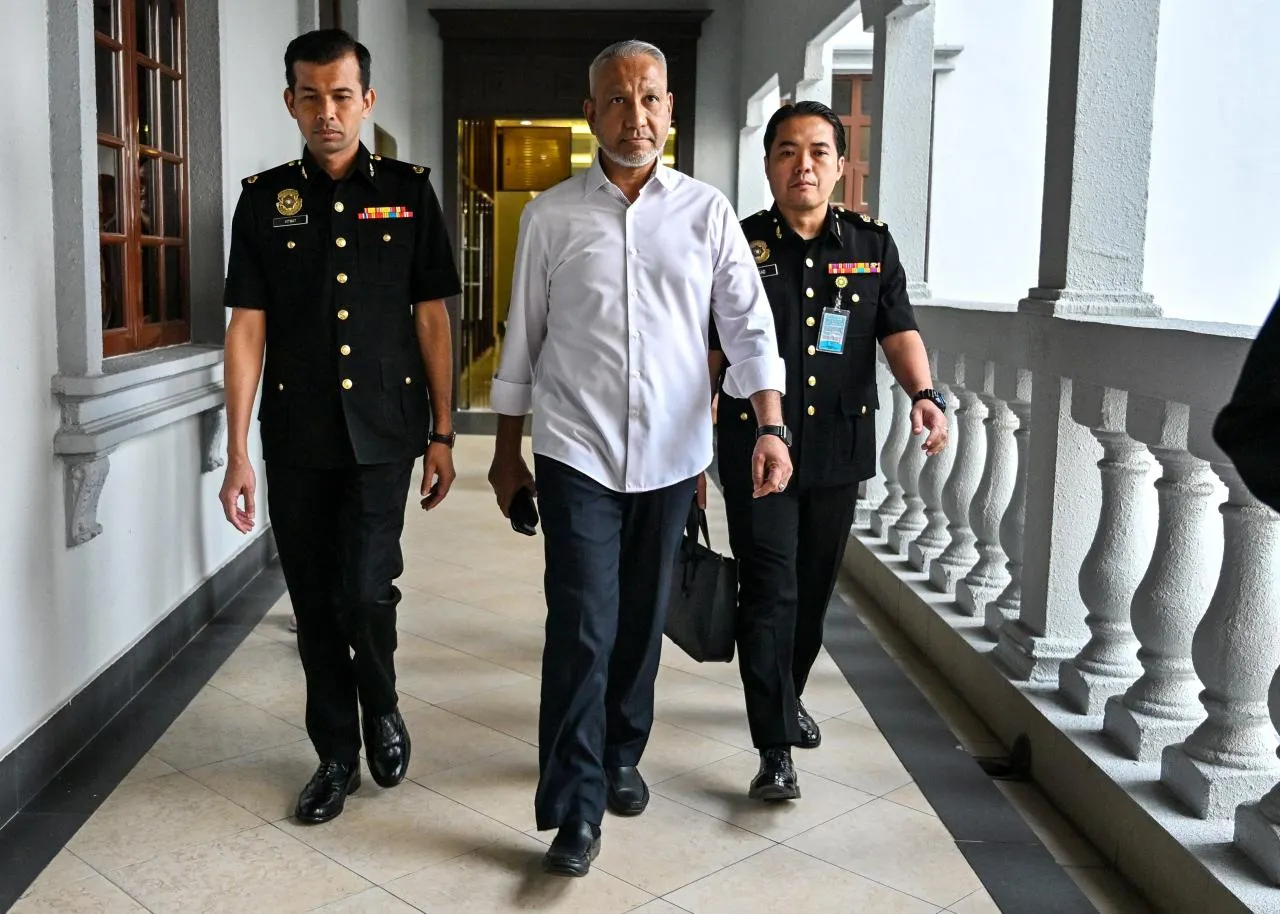 Bekas CEO Felda Investment Corporation hadapi dua tuduhan perdaya lembaga pengarah 