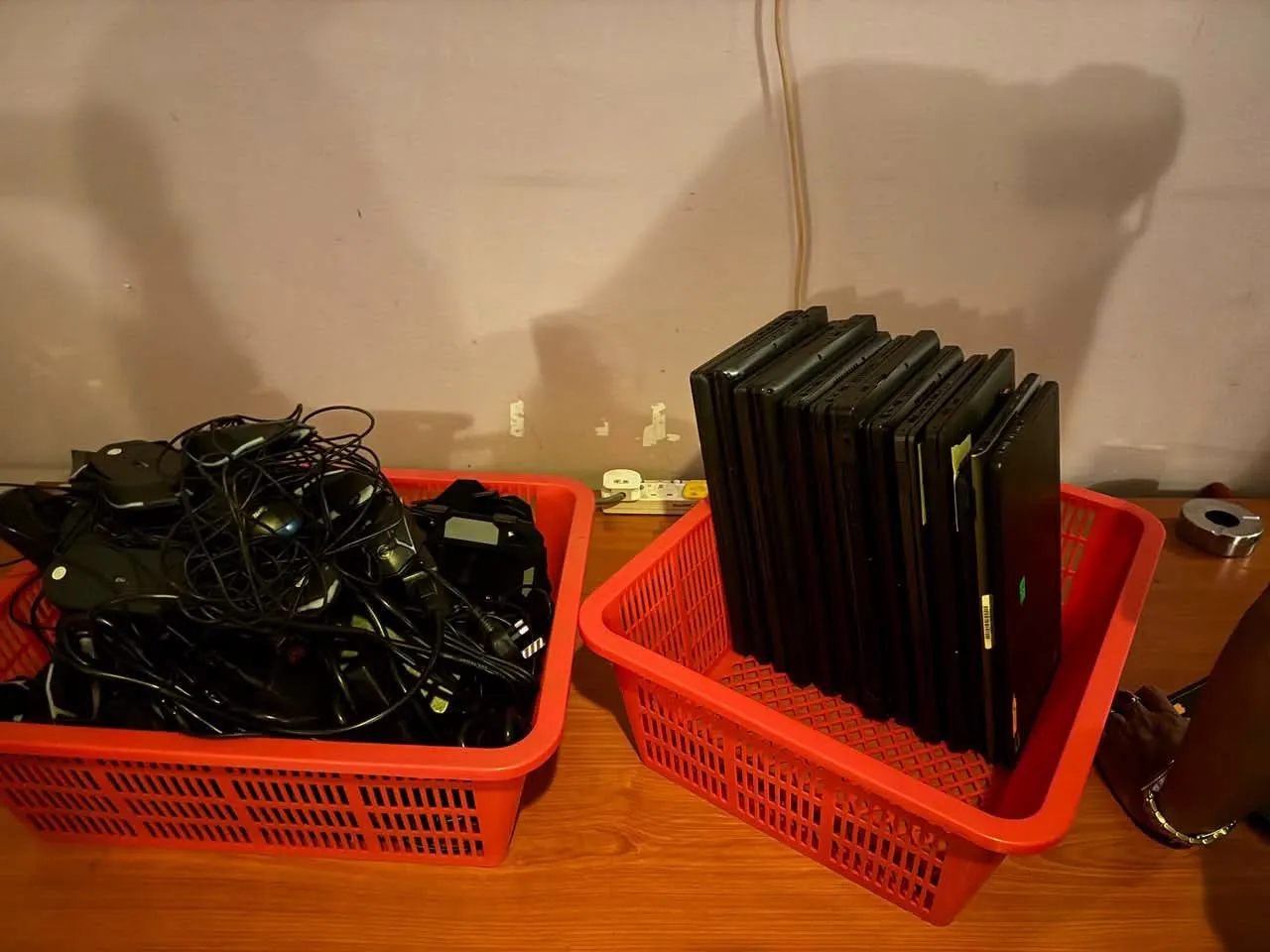 怡观园网吧无照营业 MBSJ率队查封