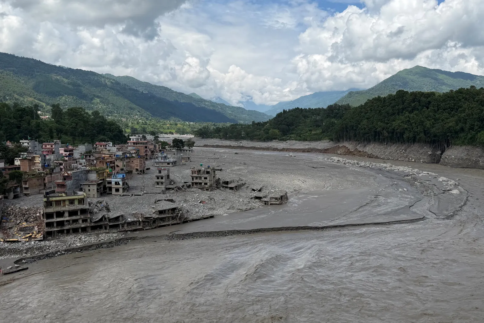 Angka kematian banjir kilat Nepal-China cecah 1,000, lebih 4,000 hilang