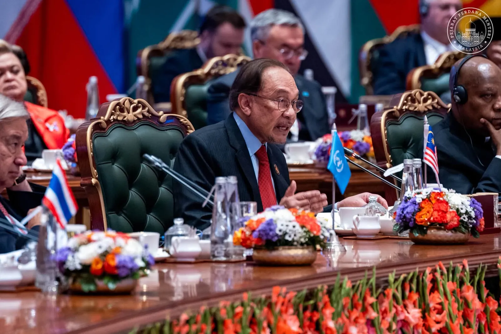 Tiada negara patut dipaksa pilih bayar hutang atau tunai tanggungjawab kepada rakyat - Anwar