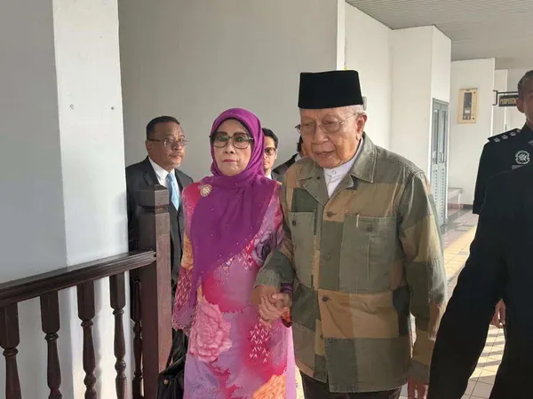 Rais Yatim tiba di mahkamah, dijangka didakwa bawah Akta Hasutan