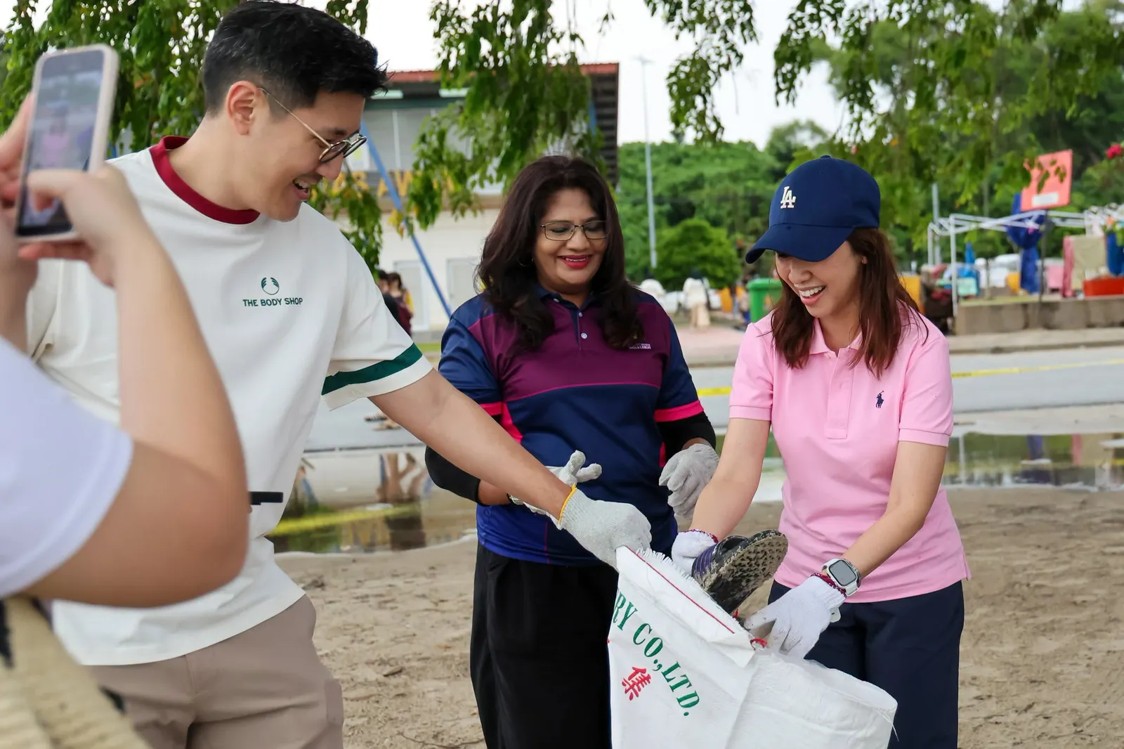 161.3 kilogram sampah dikutip dalam program bersih Pantai Morib Baru
