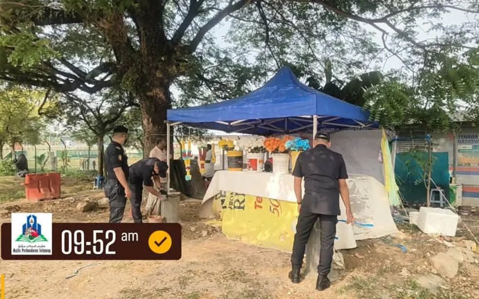 Barangan penjaja bunga malai disita MPS di Rawang