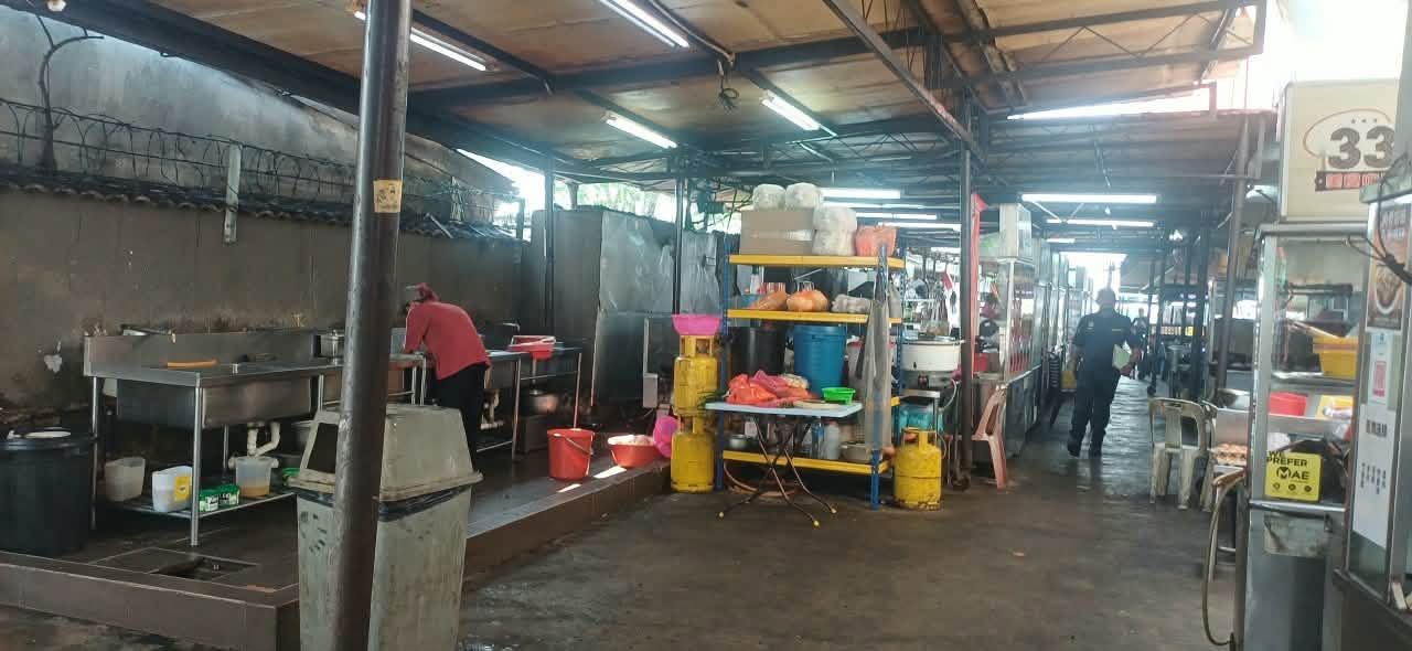 巴生皇城市厅突检美食中心  无营业广告执照开3罚单