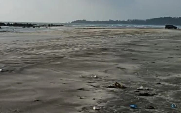 Four 16-year-olds feared drowned after swim in Johor