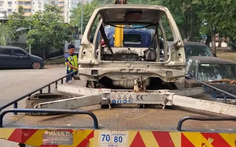 MBSJ tunda, sita kenderaan rosak terbiar di kawasan awam
