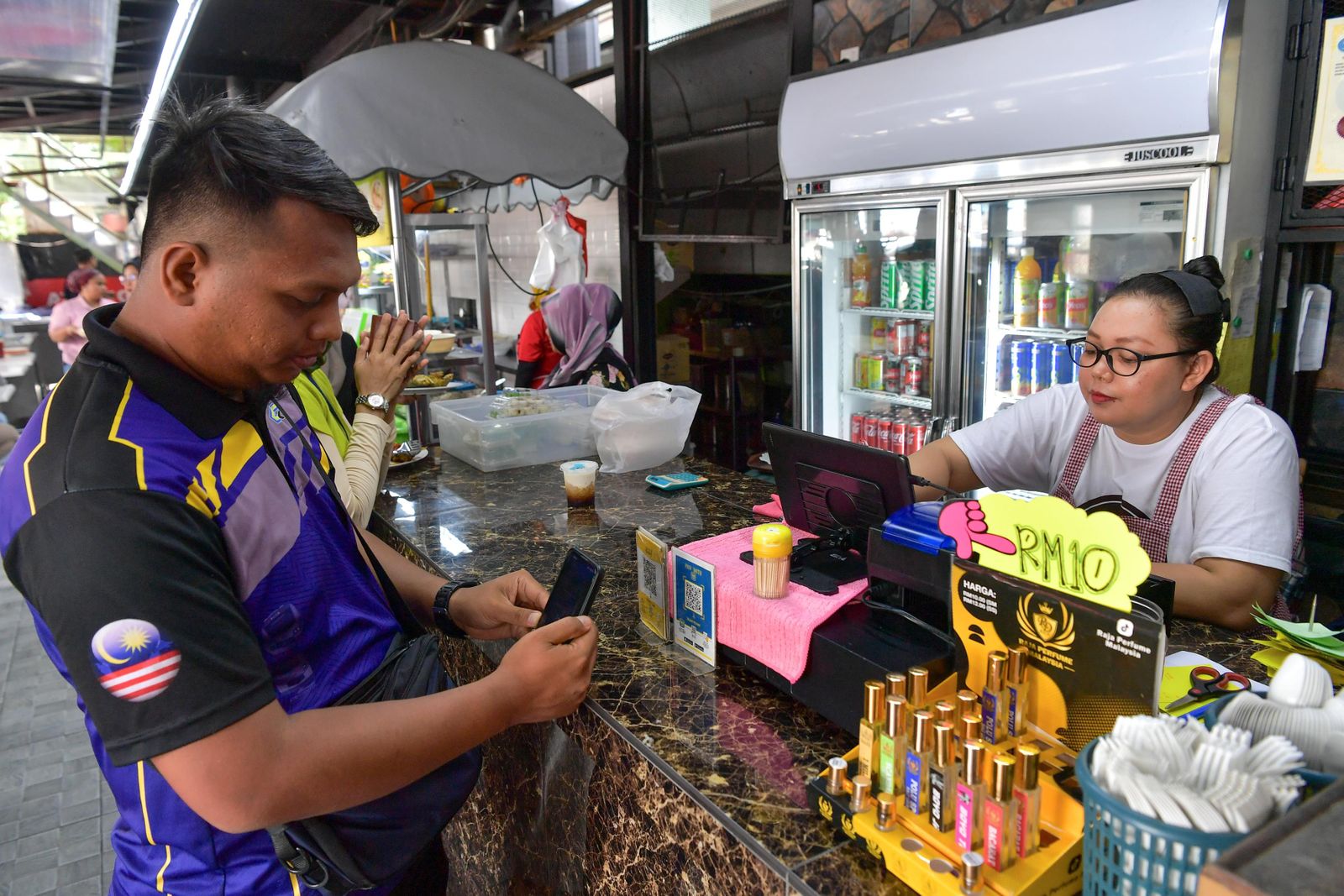 ‘Cashless push should not mean cash is off the table’
