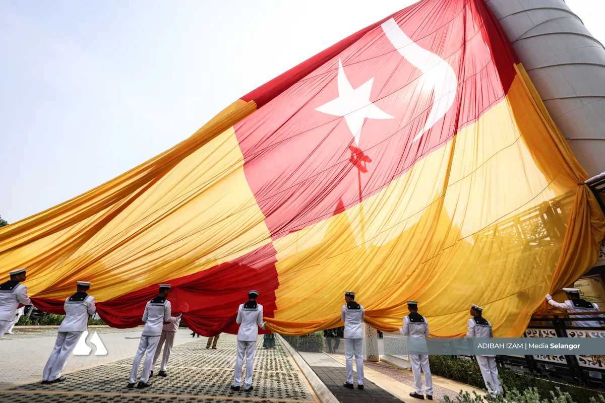 Bendera Selangor kembali berkibar di tiang tertinggi di Asia Tenggara