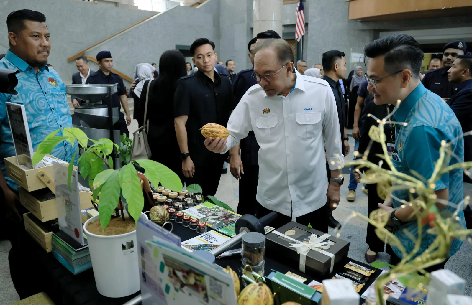 Putrajaya teliti usaha tingkat pendapatan pekebun kecil, pastikan agrikomoditi pacu ekonomi - PM