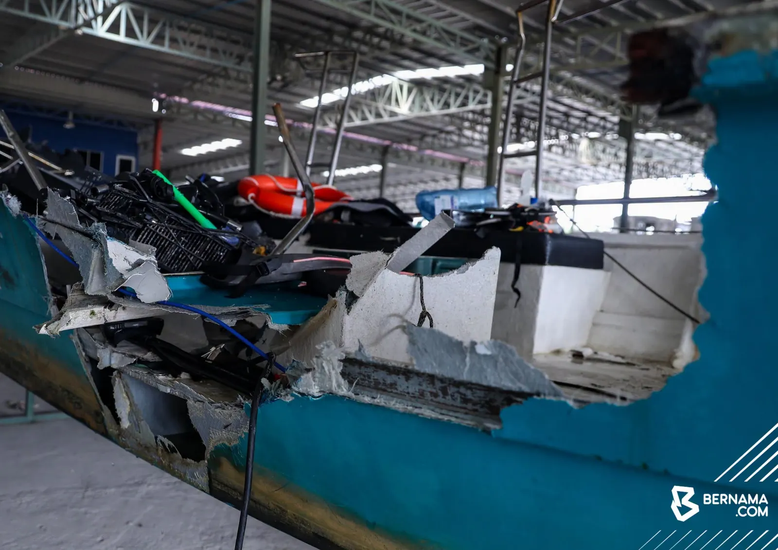 Dua maut bot bertembung di Mersing: Pengendali direman empat hari