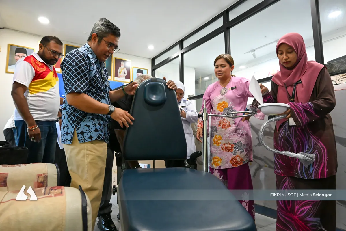 Yayasan MBI sumbang kerusi pergigian mudah alih di Gombak