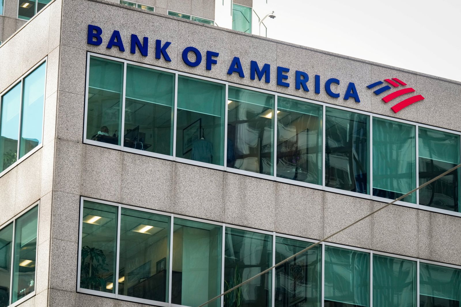 Banks warn AI shopping bots raise scam, fraud risks