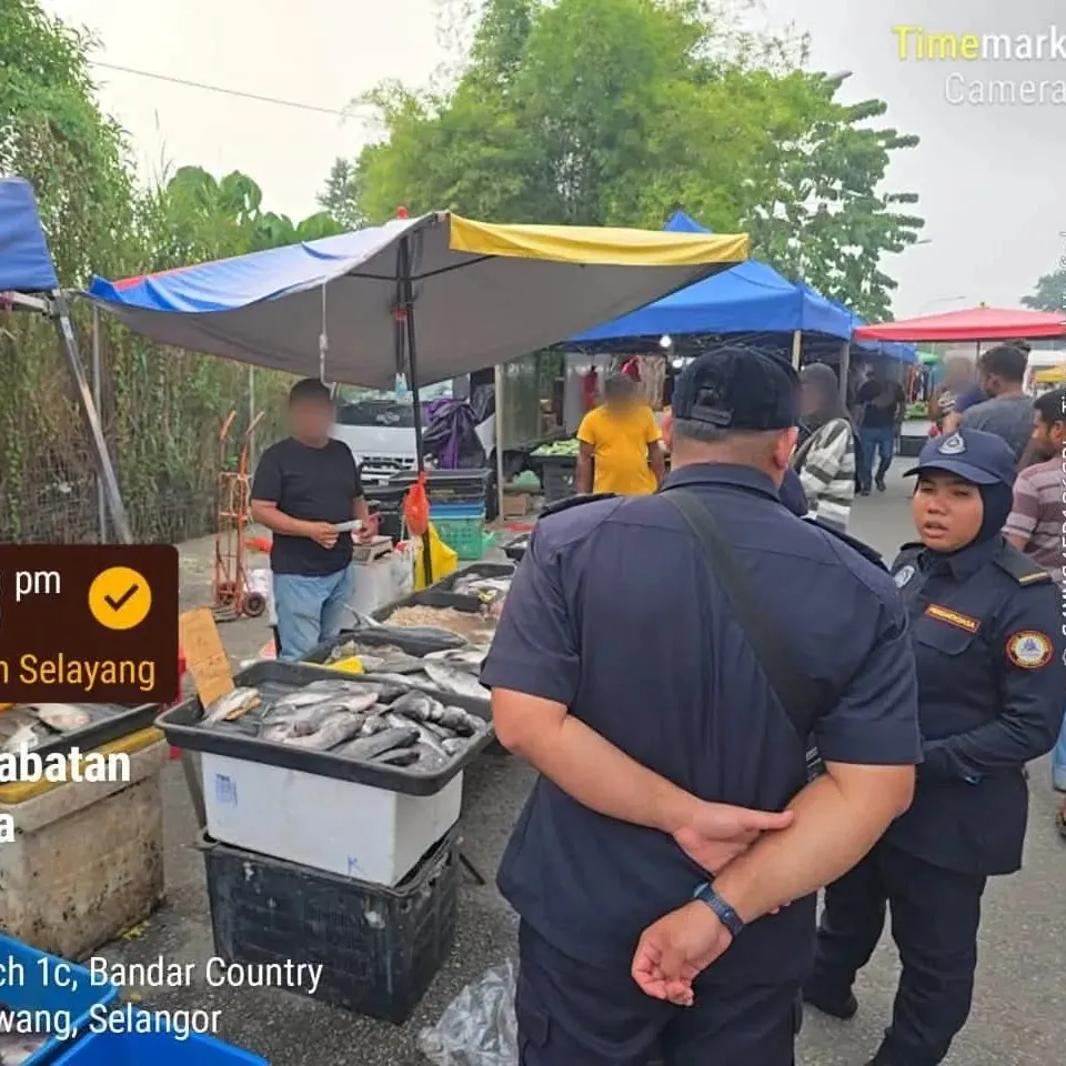 突击检查小贩摊　士拉央市会开23罚单