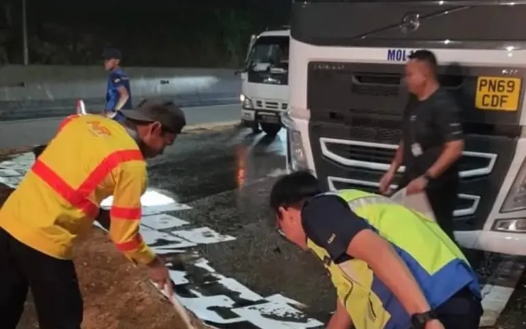 Minyak tumpah di Lebuhraya Karak, tindakan pantas LUAS elak pencemaran sungai