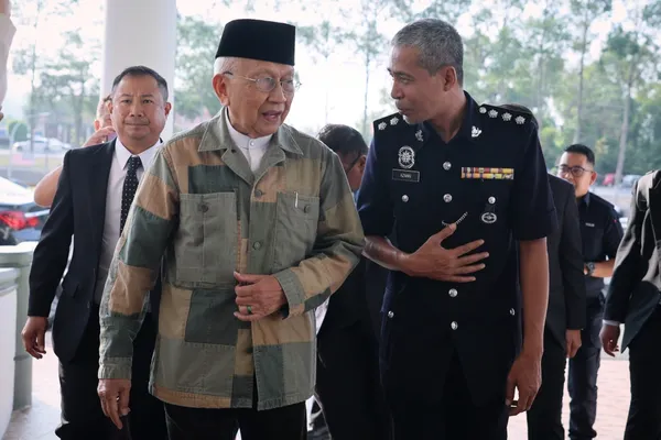 Rais Yatim mengaku tidak bersalah tuduhan menghasut