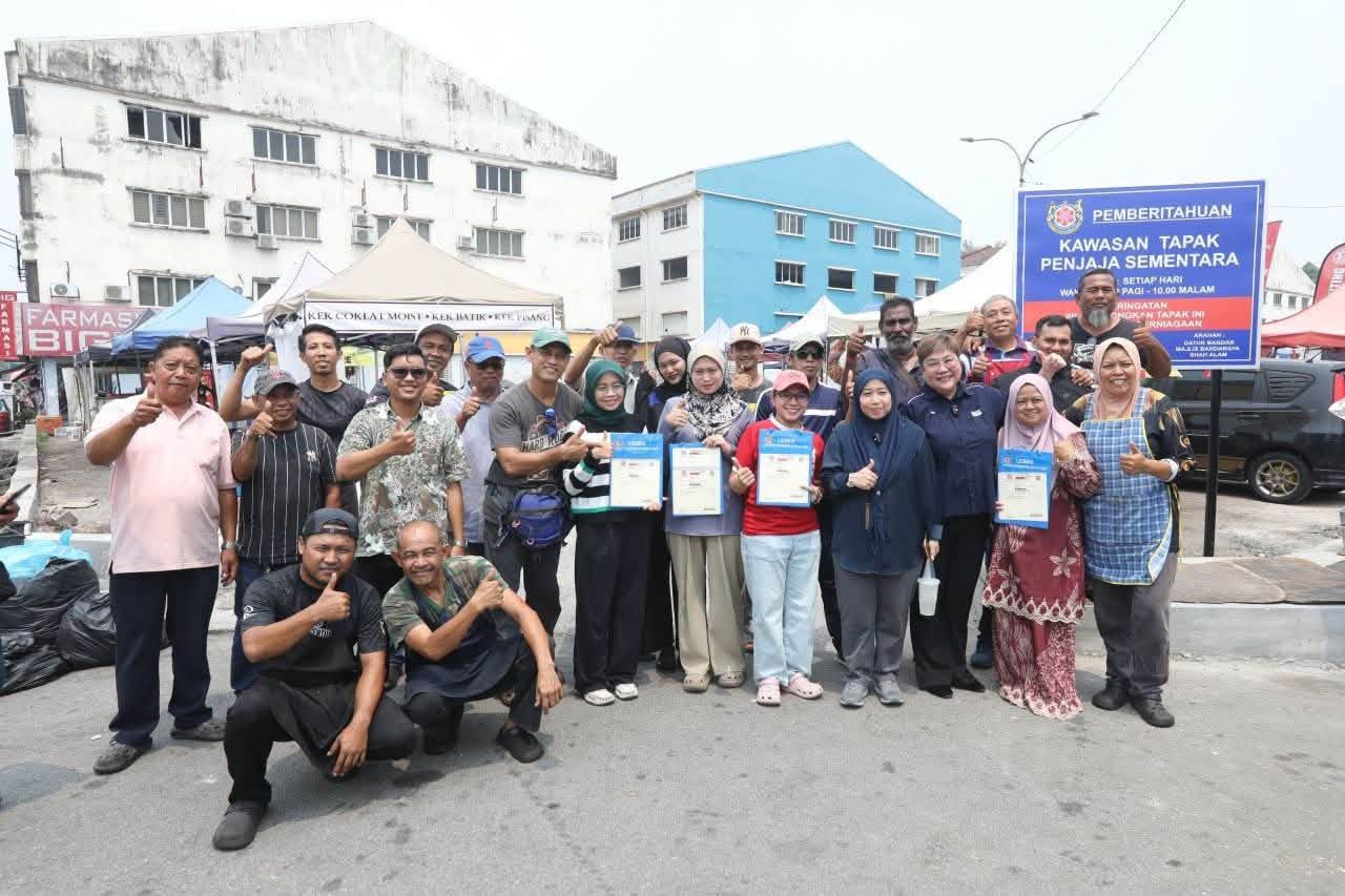 26 peniaga Seksyen U3 terima Permit Penjaja Sementara MBSA