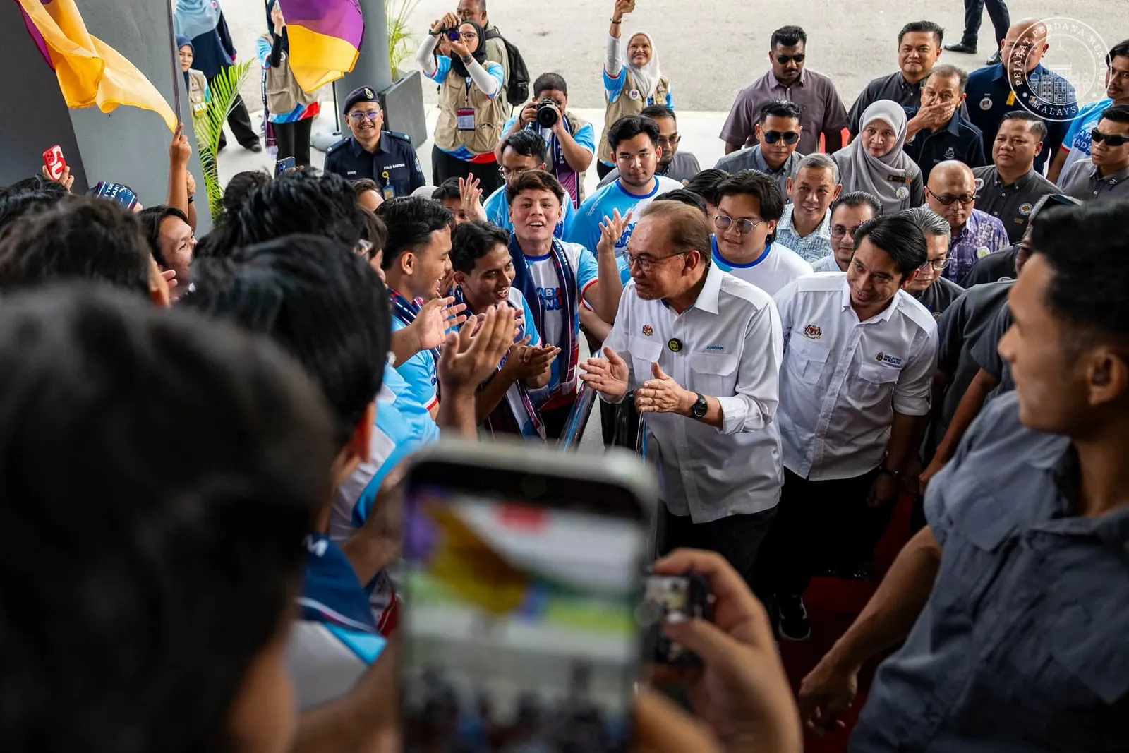 Jurang keuntungan syarikat, gaji pekerja diberi perhatian dalam Belanjawan 2027 - Anwar