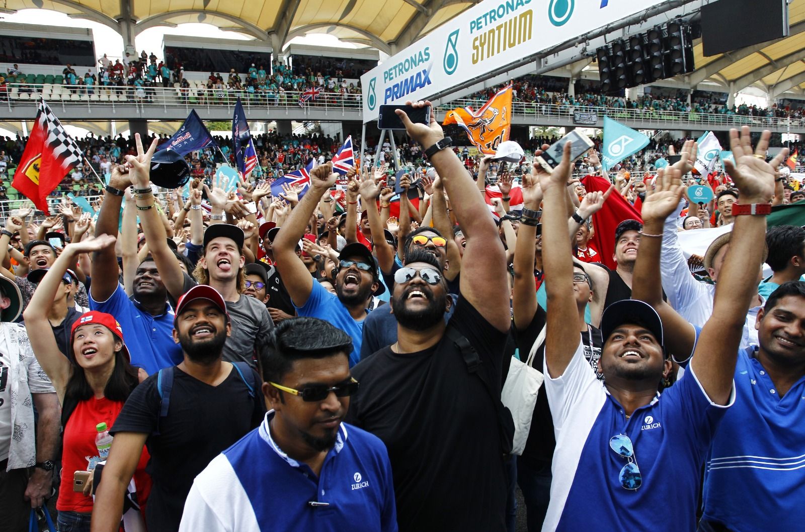 F1 fever grips Sepang as ticket sales near 100,000