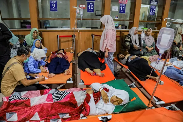 Indonesia tests govt free meals after 500 students fall ill