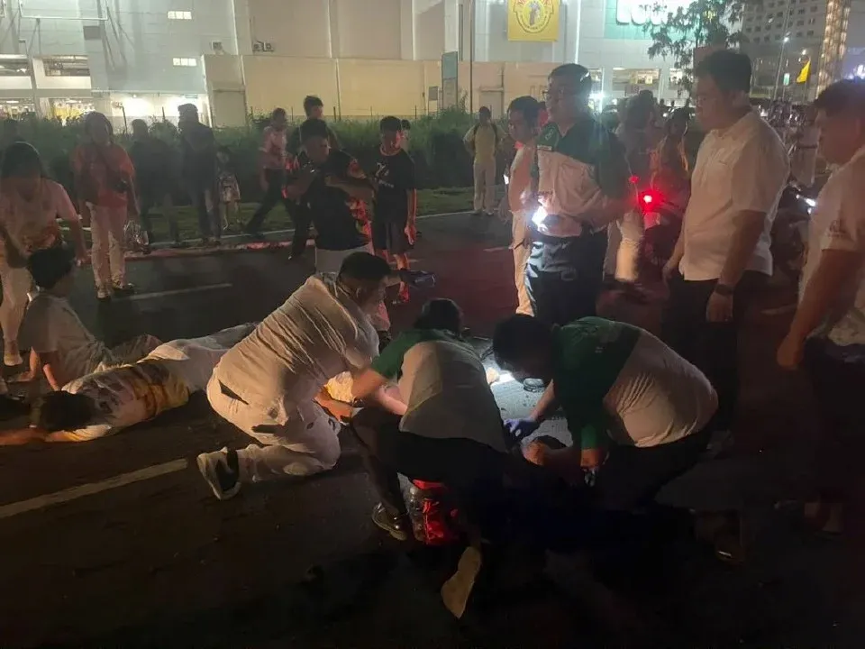 Tiga remaja cedera, bendera perarakan terkena talian pencawang elektrik