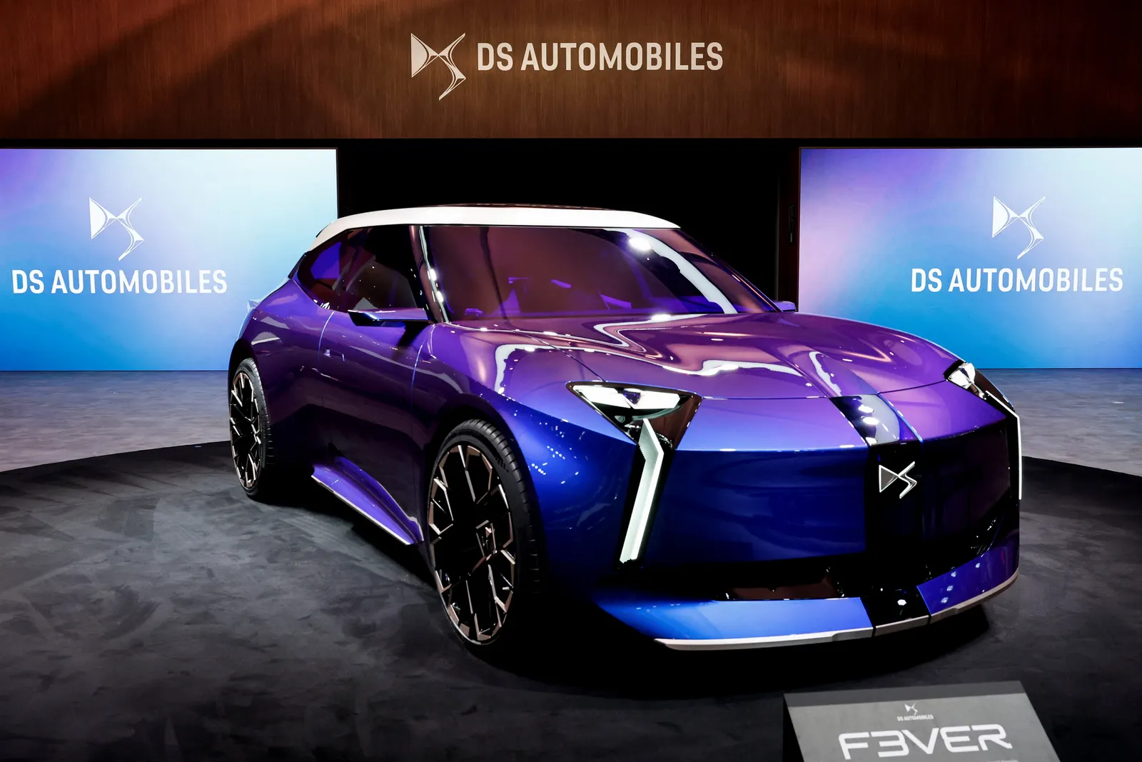 European, Chinese automakers launch product blitz at Paris car show in fight for market share