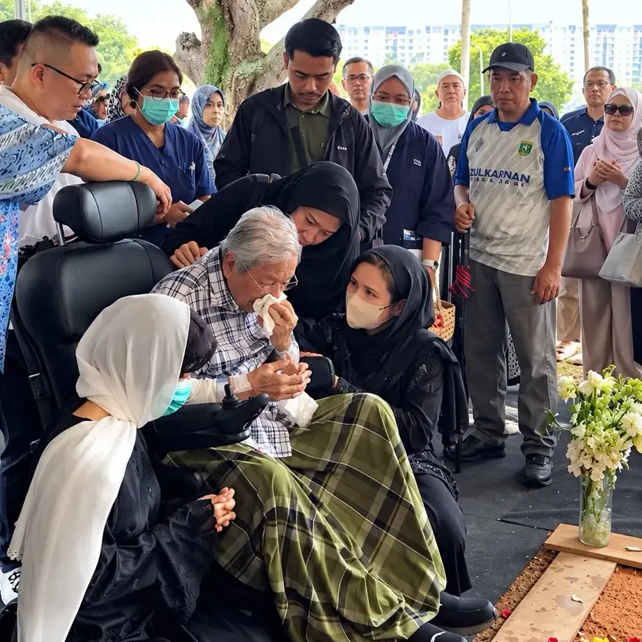 Give my father time and space to grieve, says Mukhriz