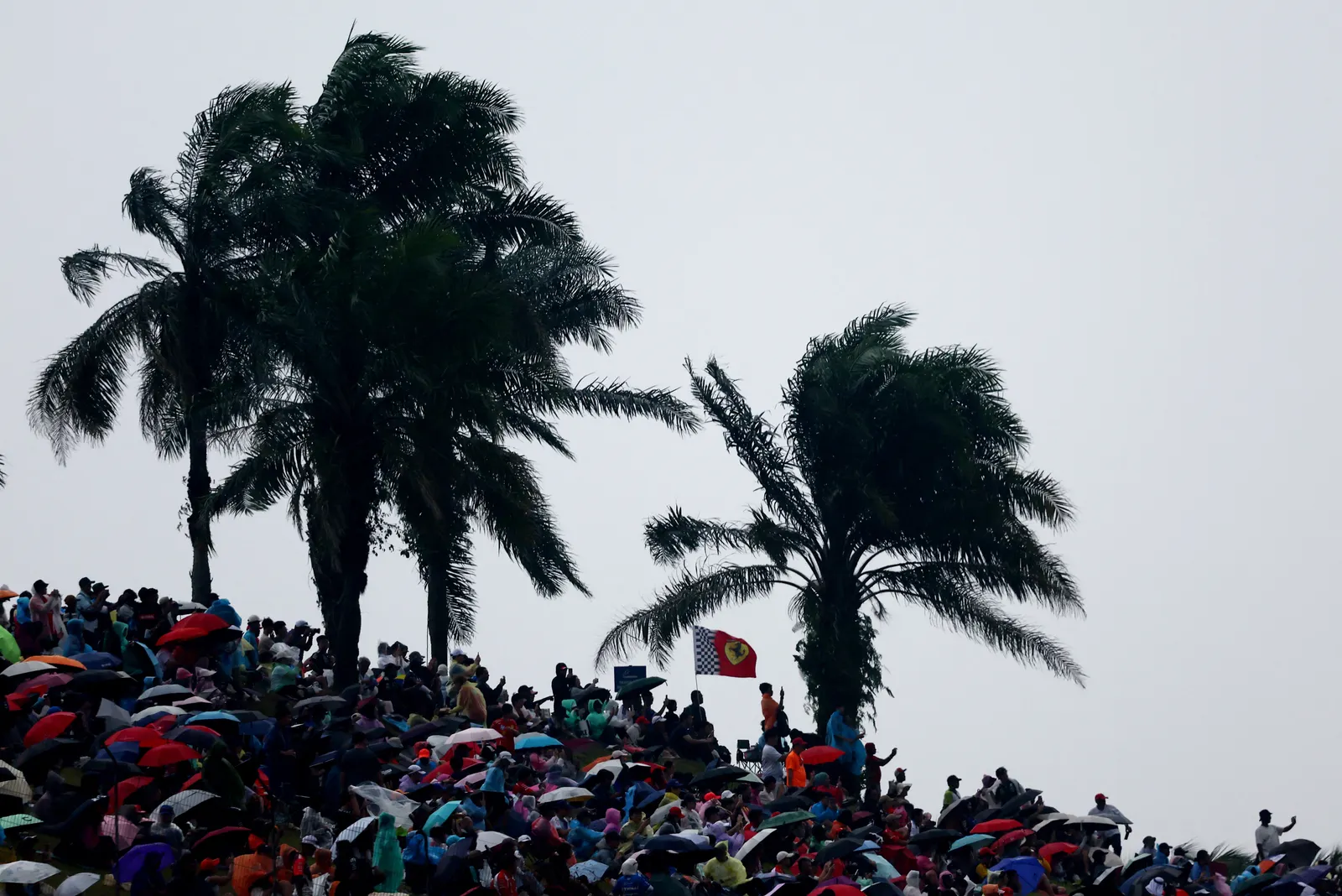 Record 261,000 fans crowd Sepang International Circuit for Bahrain GP