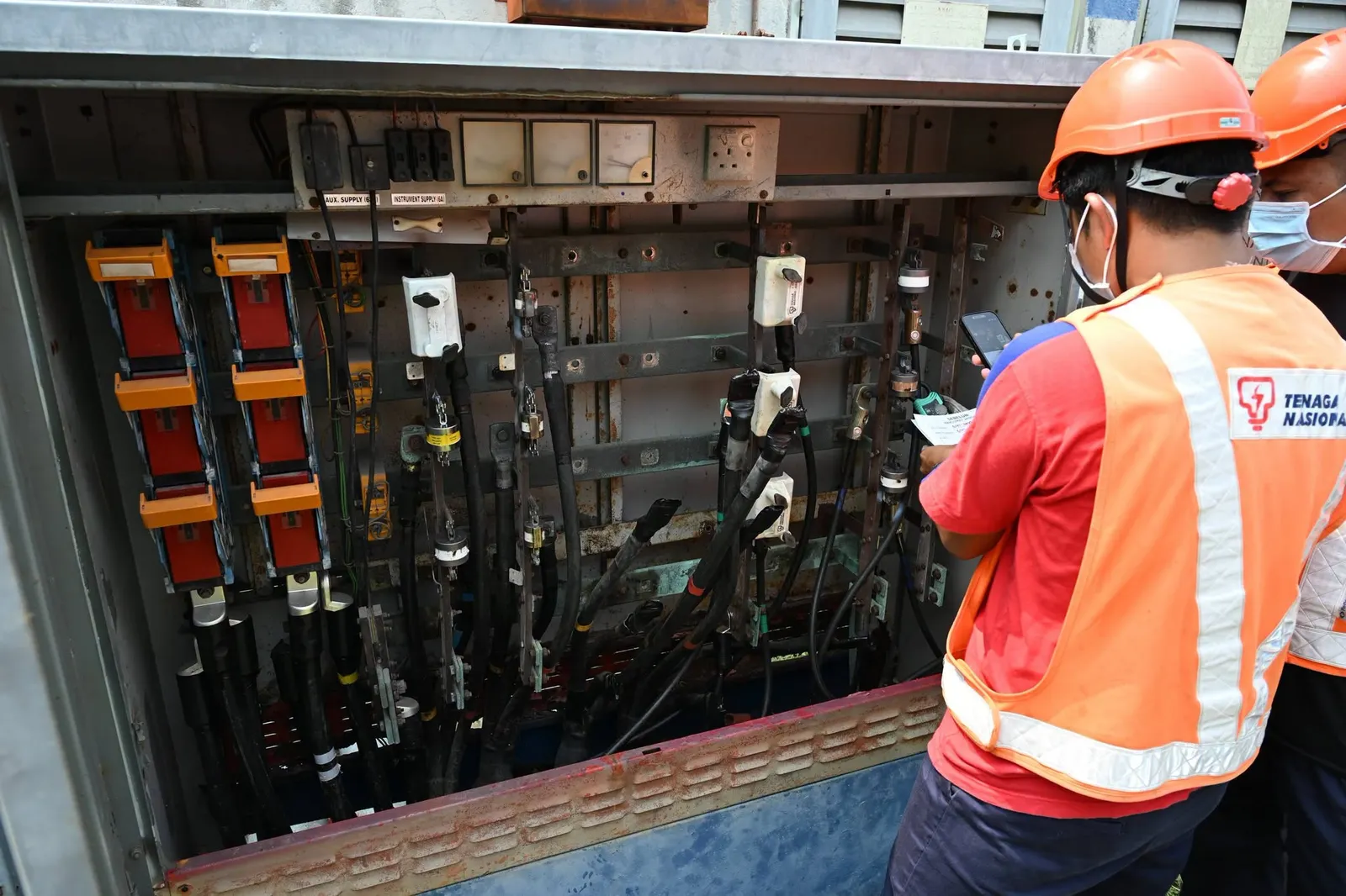 Tiga lokasi operasi Bitcoin di Bestari Jaya diserbu