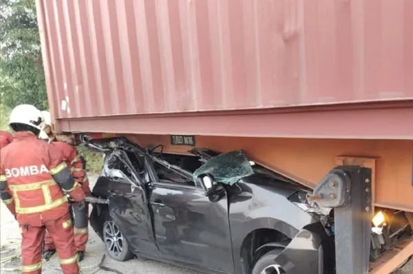 Lelaki maut Myvi rempuh belakang lori kontena di Puncak Alam