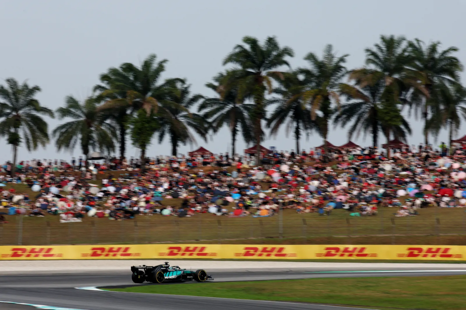 Record 261,000 fans crowd Sepang International Circuit for Bahrain GP