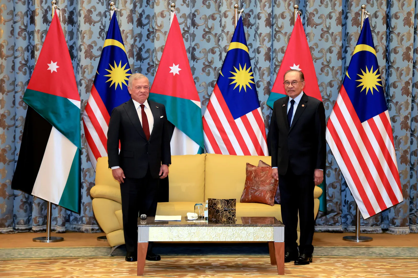 Jordan's King Abdullah II grants audience to PM