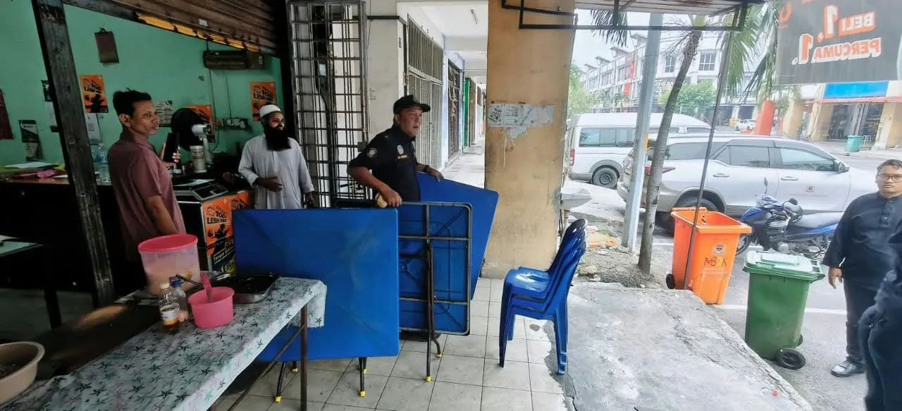 巴生两地取缔无照商家  多家店铺遭查封