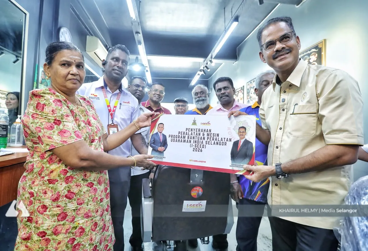ஐ-சிட் மூலம் இரு புதிய முடிதிருத்தும் நாற்காலிகள்; பத்மாவதியின் தொழிலுக்கு புதிய உத்வேகம்