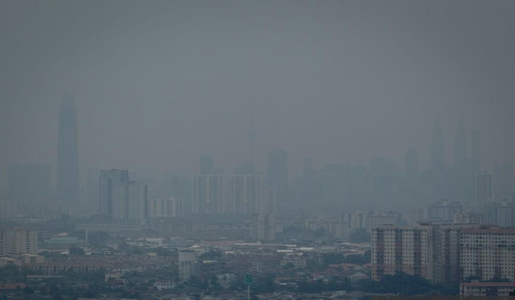 Haze engulfs Klang Valley, but Segamat worst hit at 9 am