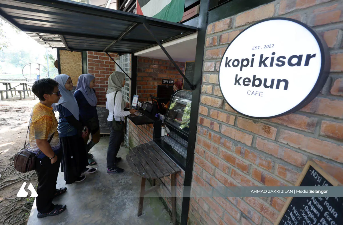 Dari hobi cari makan, kini miliki kafe sendiri