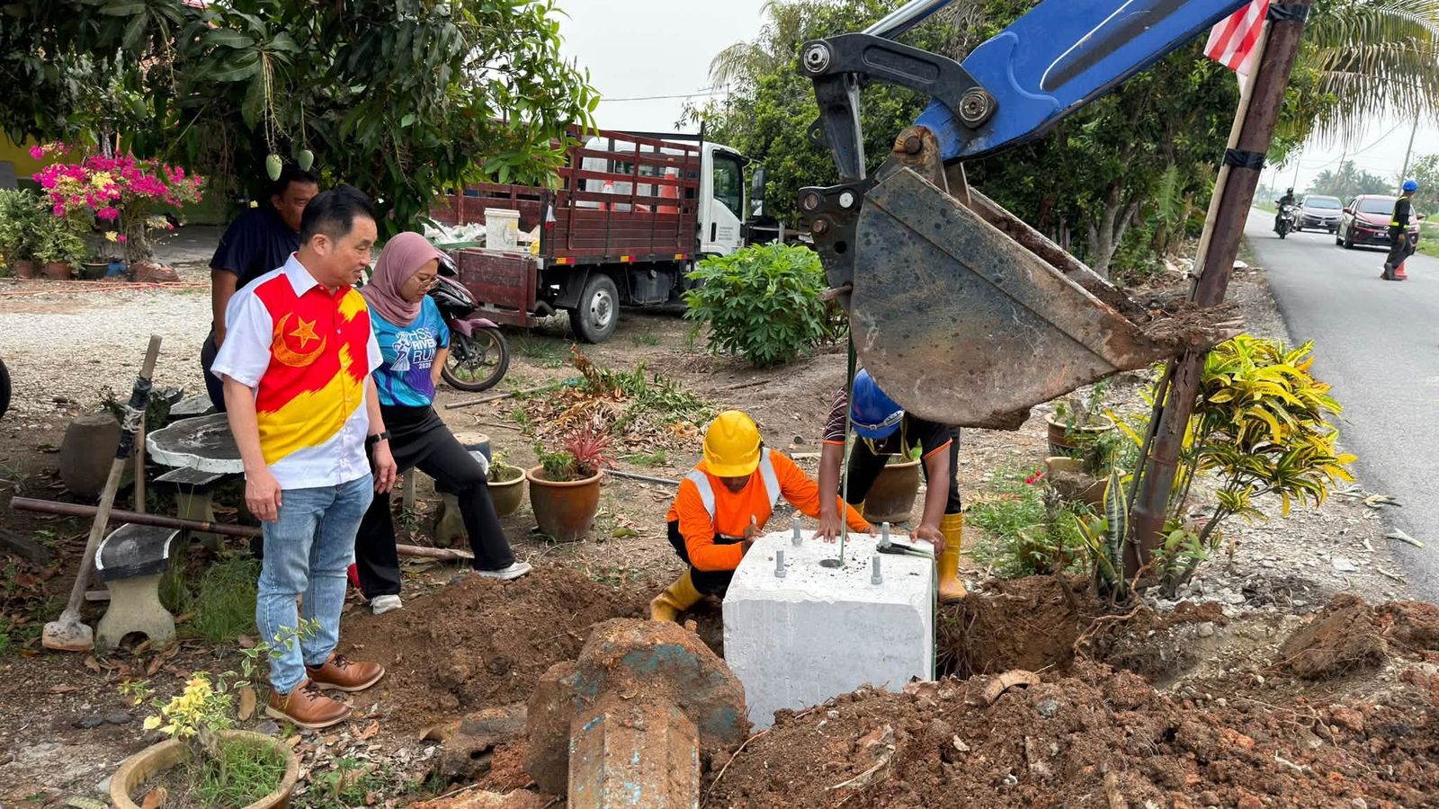 Four LED solar lights installed in Sekinchan to enhance resident safety