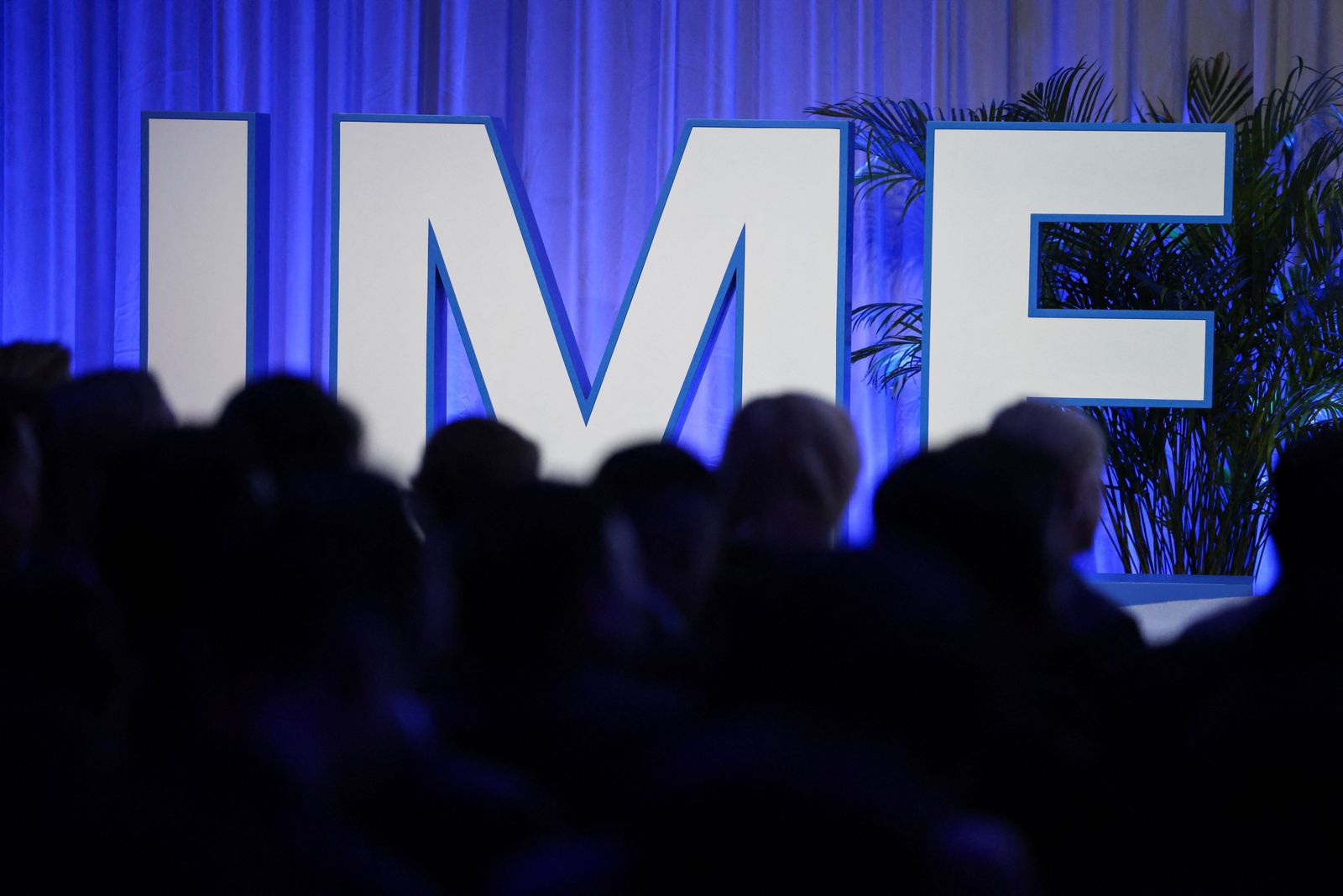 IMF dials up calls for urgent fiscal consolidation