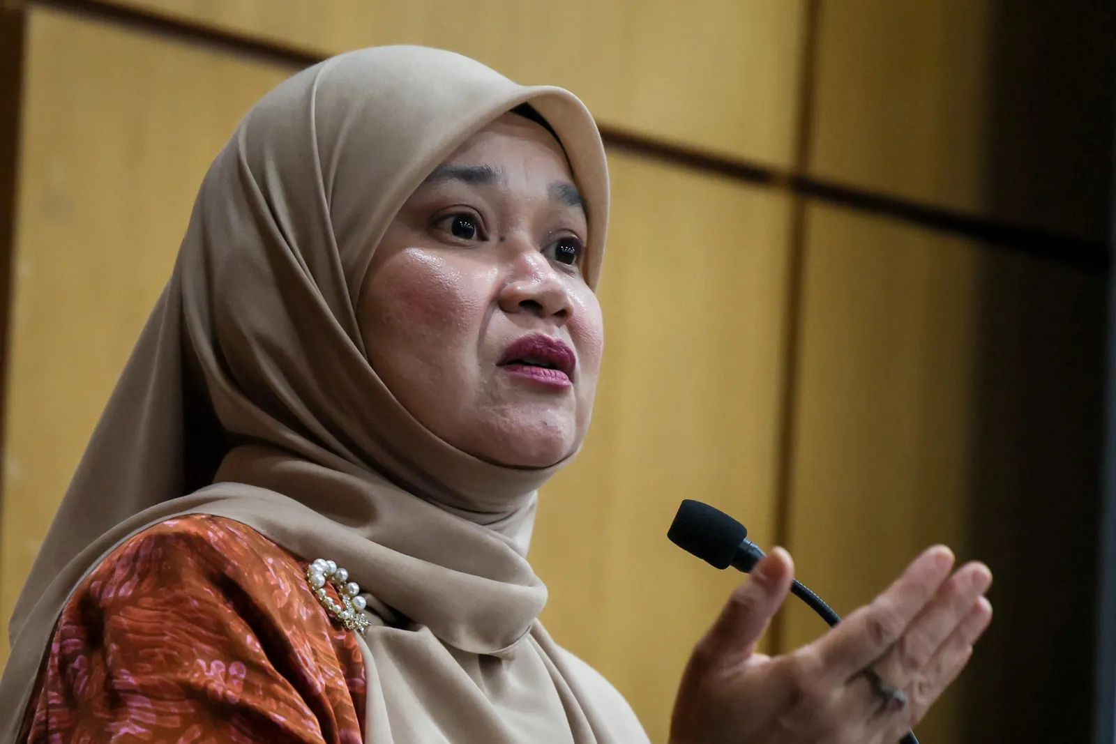 Fadhlina extends condolences to family of Dengkil pupil