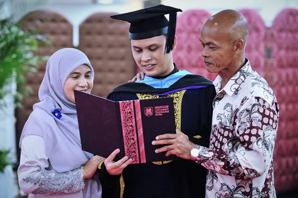 Aktif bukan penghalang raih ijazah kelas pertama, Hasif buktikan tiada yang mustahil