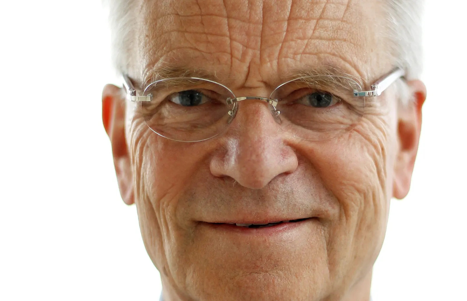 Bestselling British novelist Jeffrey Archer dies aged 86