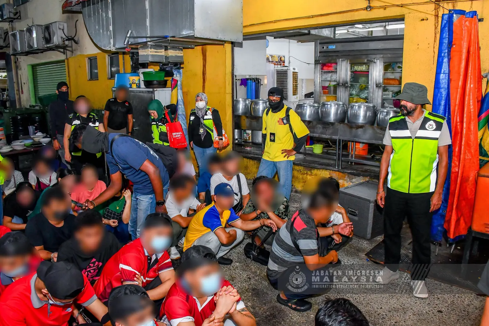 Imigresen tahan enam majikan tempatan, 174 warga asing di Seri Kembangan, Klang