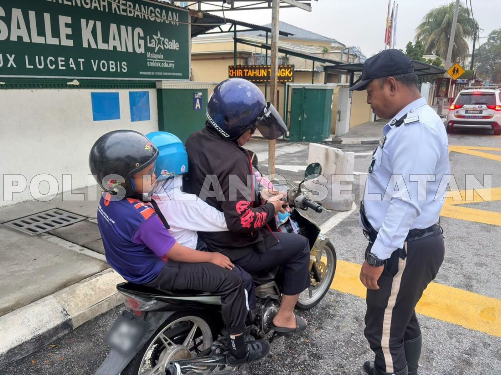 Two students among five people fined in Klang traffic op
