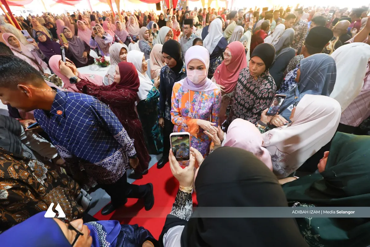 Jubli Perak Pemerintahan: Sultan hadir Jamuan Teh Diraja bersama lebih 3,000 tetamu