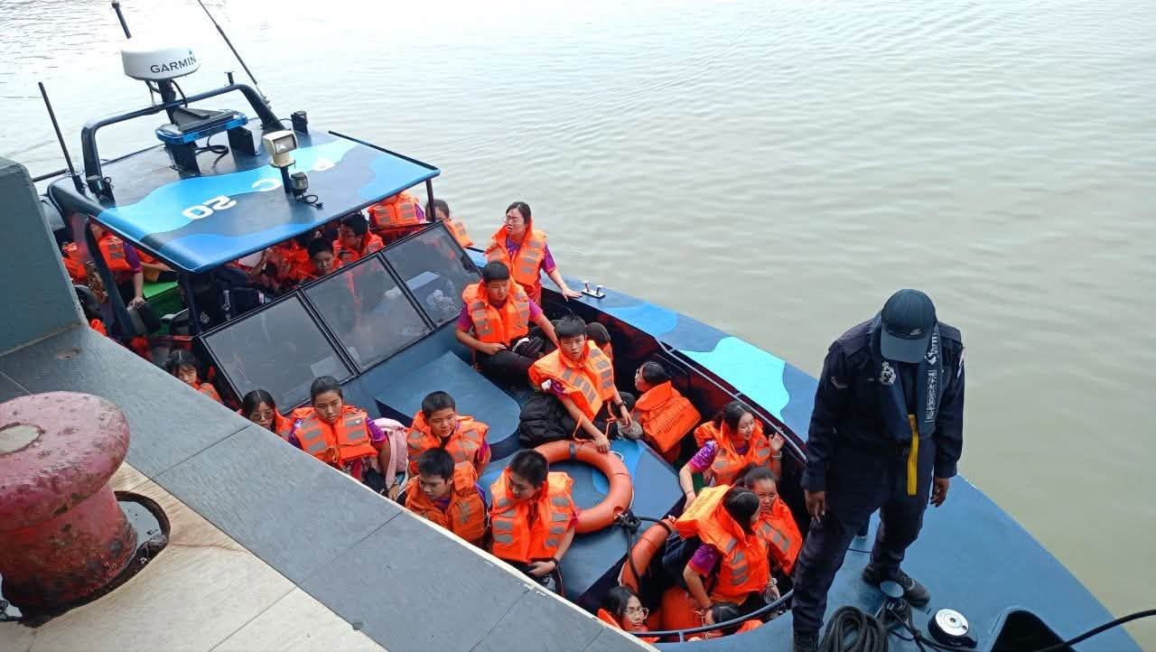 Over 200 passengers safely evacuated after Langkawi ferry runs aground