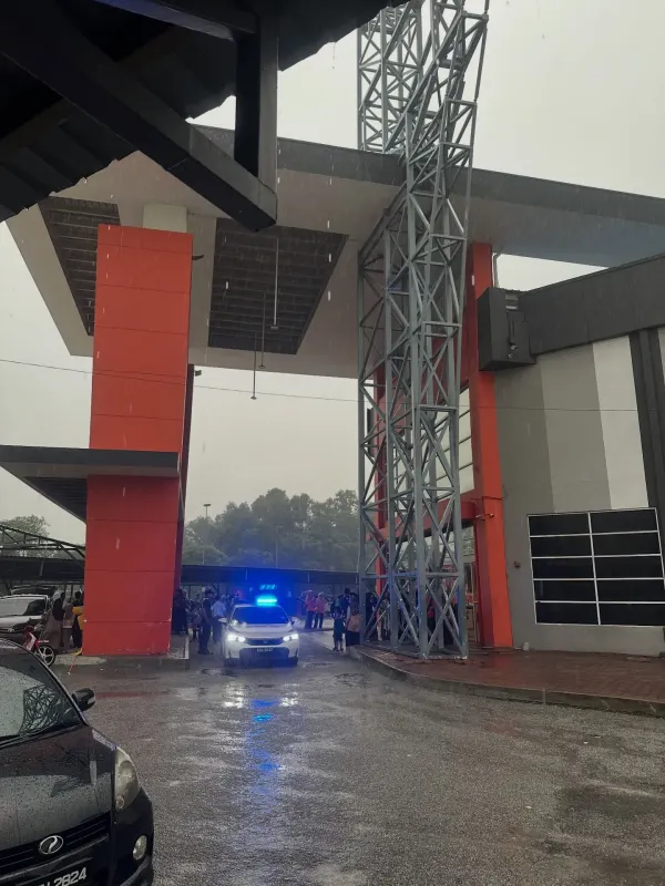 கிள்ளான் ஏயோன் பிக் (AEON BiG) பேரங்காடியில் வெடிகுண்டு இல்லை- போலீஸ் உறுதி