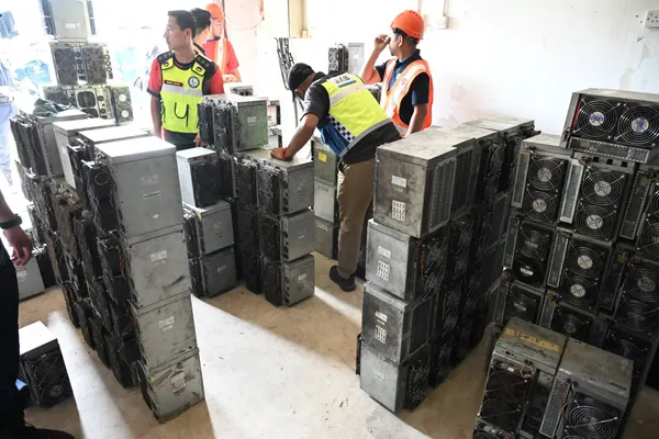 Tiga lokasi operasi Bitcoin di Bestari Jaya diserbu
