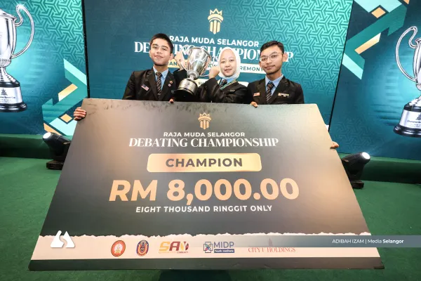 Kejohanan Debat RMS: Pelajar raih dua anugerah selepas dua tahun tersingkir